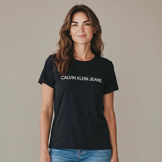 Original Calvin Klein Jeans Damen T-Shirt in schwarz mit Calvin Klein Jeans Print. Sorgfältig ausgewählte Premium-Second-Hand-Mode von Velvet Design