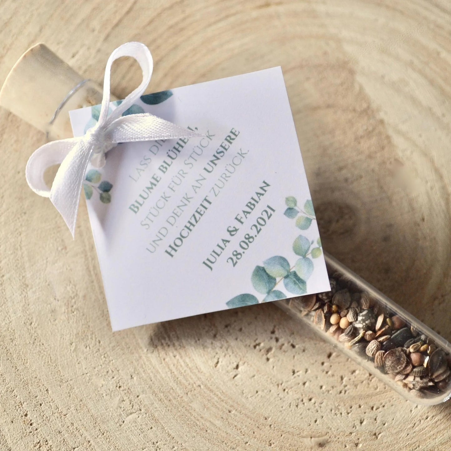 Gastgeschenk Blumensamen im Reagenzglas mit Korken und Anhänger
